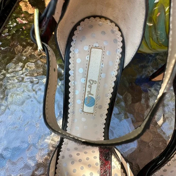 BODEN T-Bar strap black and Burgundy animal Print Pointed Toe Pump Size 38/7.5 - Picture 3 of 8